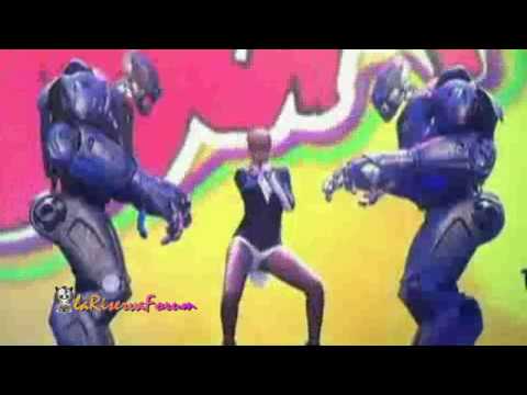 Rihanna Show Robot Dance