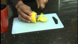 Use lemons to reduce bloating