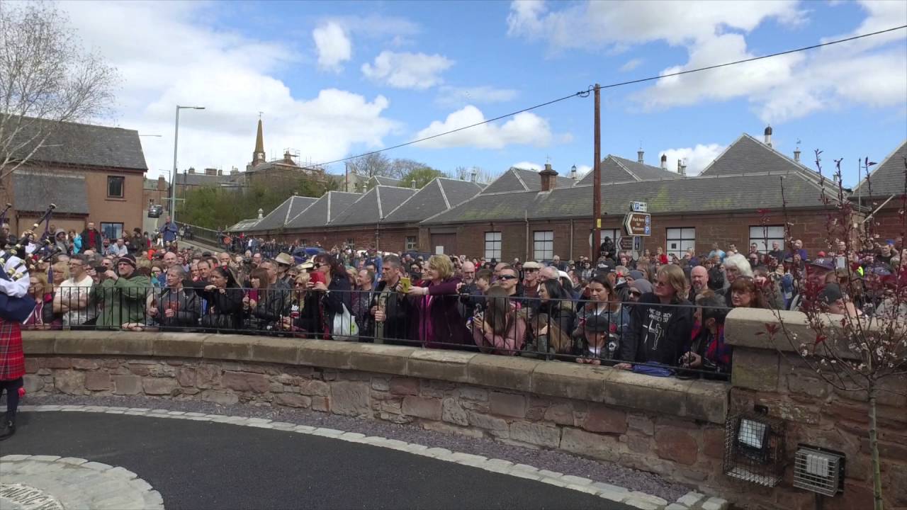 Bonfest 2016,Kirriemuir,Scotland. Bon Scott Statue. AC/DC - YouTube