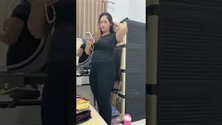 Download lagu Tante montok legging ketat mp3