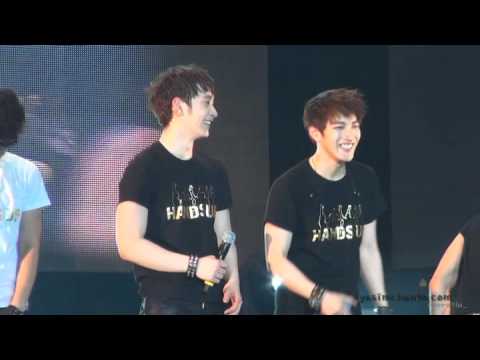 120310 2PM Asia Tour in Hong Kong - Chansung, Junsu shake hip~