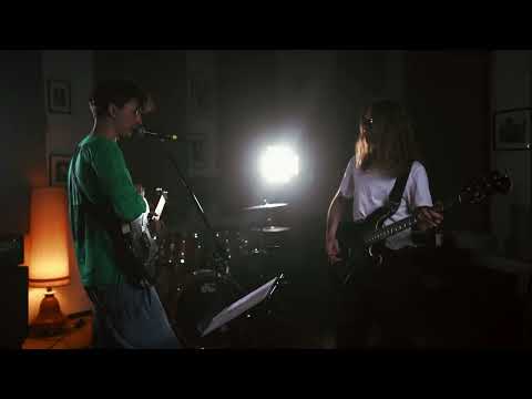 SUPER BESSE – OMUT (LIVE AT CASTALIAN SPRING STUDIO)