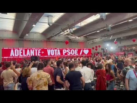 Il PSOE chiude la campagna elettorale: i militanti intonano l’Internazionale