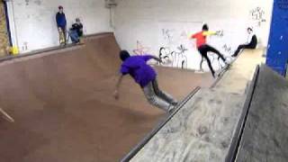 preview picture of video 'Kenyon and Juanya skating Charmcity mini ramp'