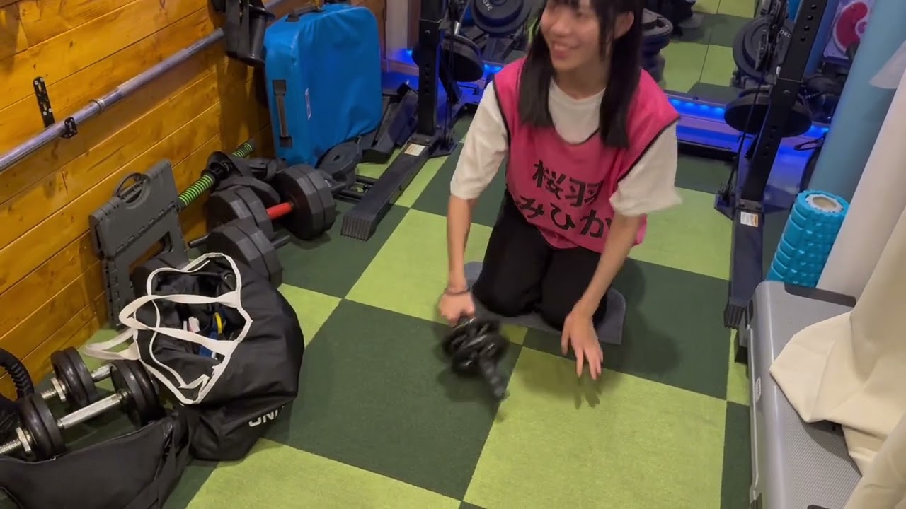 マッサージ店に筋トレ器具！？桜羽みひか特訓編！