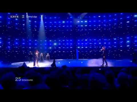 Chanée & N'evergreen - In A Moment Like This Live