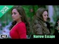 Narrow Escape - Movie Scene - Kabhi Alvida Naa Kehna - Shahrukh, Rani, Preity