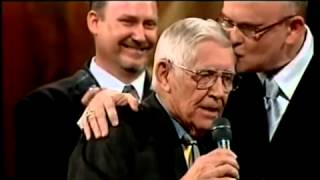 The Crist Family - Where No One Stands Alone ( Mosie Lister ) - YouTube [360p]