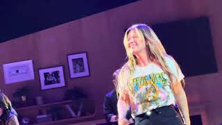 Kelly Clarkson performs Didn’t I at Studio Sessions in Las Vegas on 7.11.25