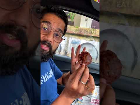 4 രൂപയ്ക്കു കിടിലം പരിപ്പുവടയും മറ്റു കടികളും | Jalaja Sweets, Kaloor