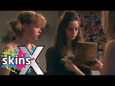 Effy and Pandora Pick Up At Cassie's - Skins