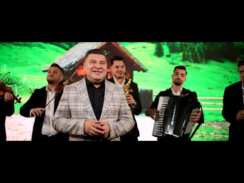 Costelus de la Buzau - Stau c-un paharel in mana