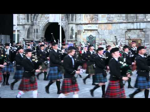 1st Ypres Memorial Tattoo - Sven buldert, Hanna lacht