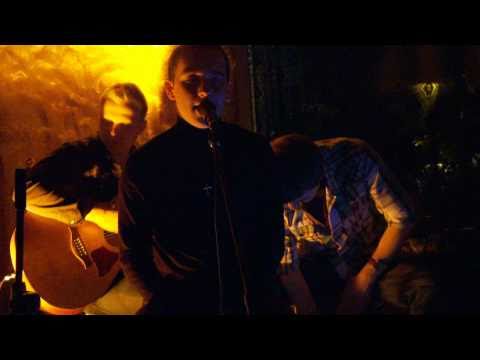 August Hunt  - Thomas Malthus on surnud, mu arm Live / Protest Unplugged