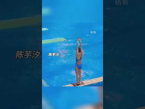 Chinese #diving star Quan Hongchan jumped into the swimming pool from the flat ground with no splash