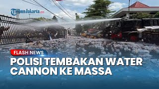 CHAOS! Detik-detik Polisi Tembakan Water Cannon ke Massa yang Lempari Kantor Bupati Pati