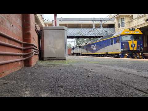 G515 "Rising Fast" and VL360 "Gurners Lane" 9476 - Toorak (22 June 2022)