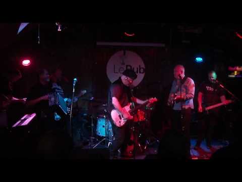 Jon Langfords Men of Gwent "Sentimental Marching Song" live in Newport