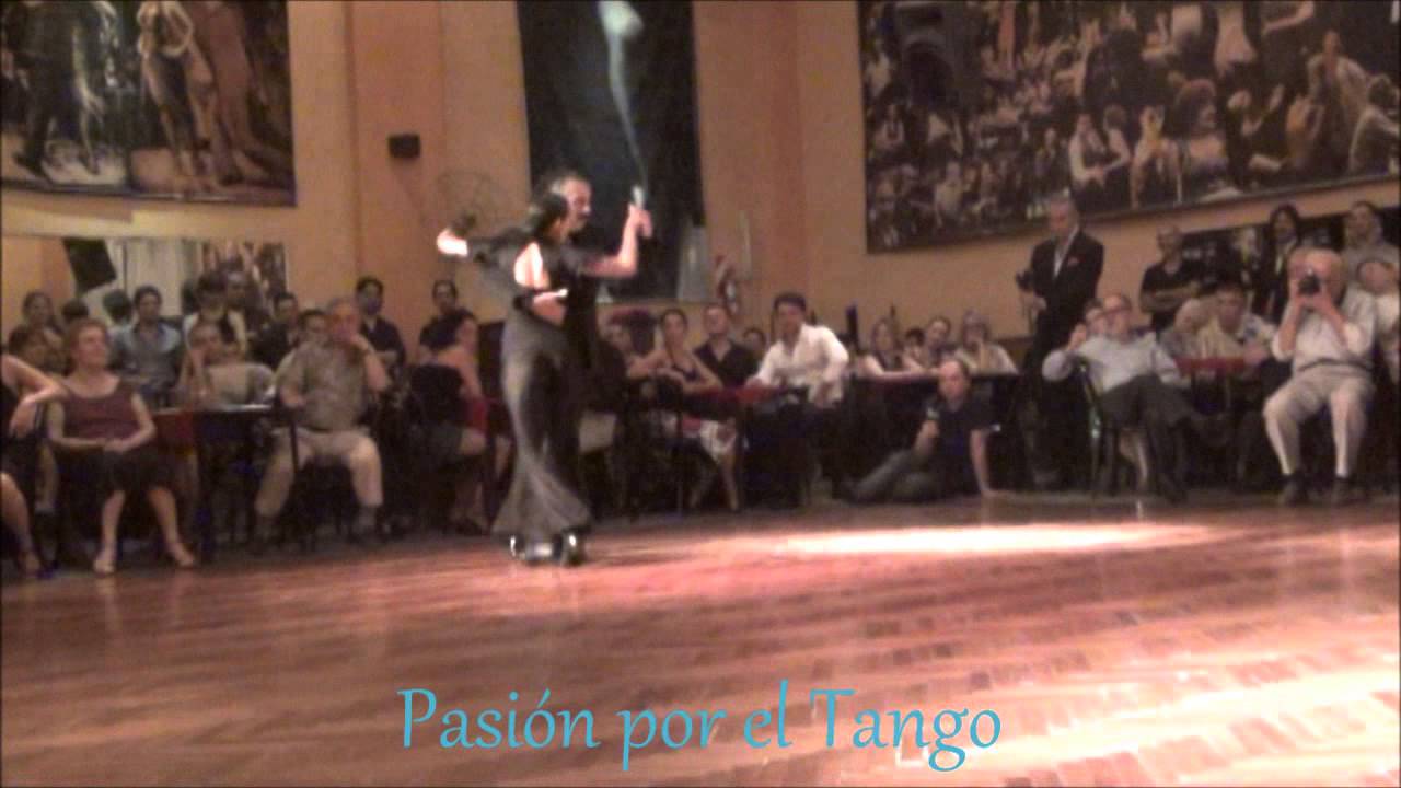 MARIANA FLORES y EDUARDO CAPUSSI Bailando el Tango PORTEÑA LINDA en SOHO TANGO