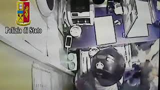 rapina-la-sala-bingo-poi-fugge-sulla-motonave