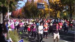 preview picture of video '大阪マラソン2012 START 大阪城をスタート The Start of Osaka Marathon 2012'