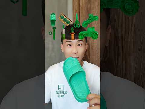 أبي بدأ يأكل الشباشب&hellip; لكنها كانت حلوى! 🍭😱 !!#shorts