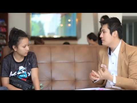 แม่หนังโป๊ที่มีหน้าอกขนาดเล็กและลูกชาย เลี้ยงลูกด้วยนมและการปลูกถ่าย