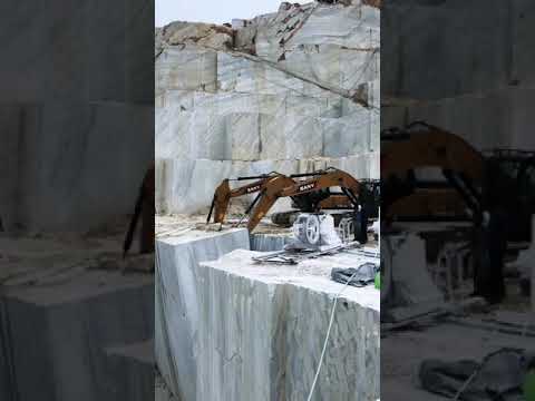 , title : 'Sany pushing 1500 tonne #granite'