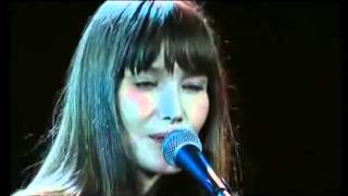 Carla Bruni -  L'excessive  -  Quelqu' un m' a dit  En vivo