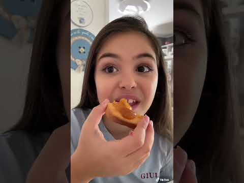 Mom makes jam, but Giulia doesn't believe it! #shorts