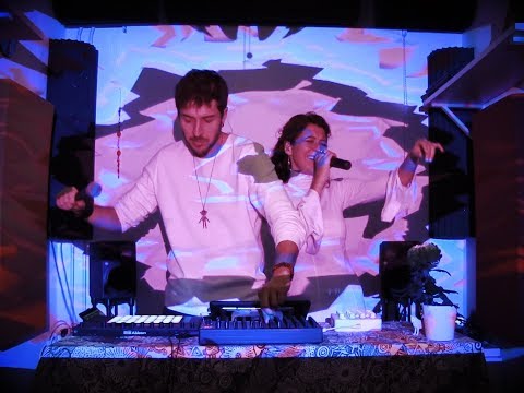 Santi & Tuğçe – Dystopian Dreamer (Live Version)