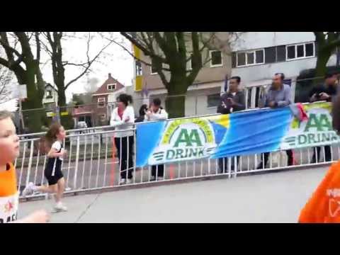 Kidsrun Marathon Enschede 2013 Julia en Fee