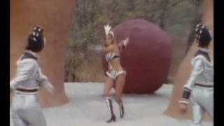 Raquel Welch - Space Dance and California Dreamin'