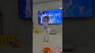 리센느 춤 추는 아기
