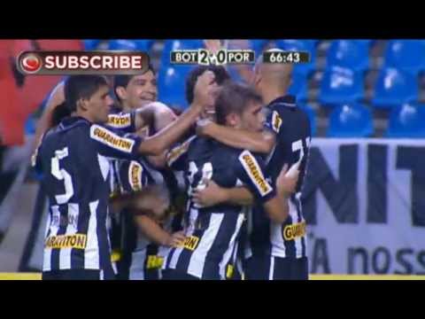 Fellype Gabriel header to score Botafogo's second v Portuguesa