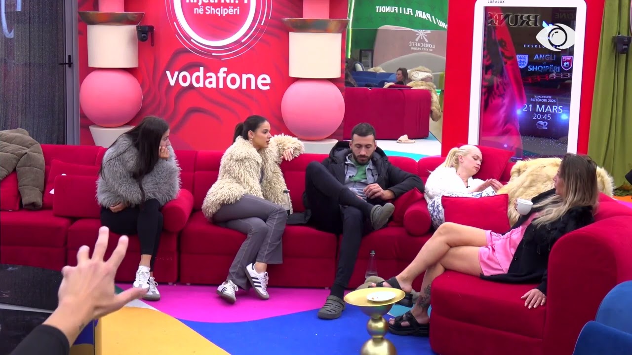 “Bën provokime të ulëta”/ Rizarta flet me banorët për Olën: Të gjitha janë pasoja…