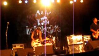 Los Lonely Boys   She came in through the Bathroom window REDDING, CA