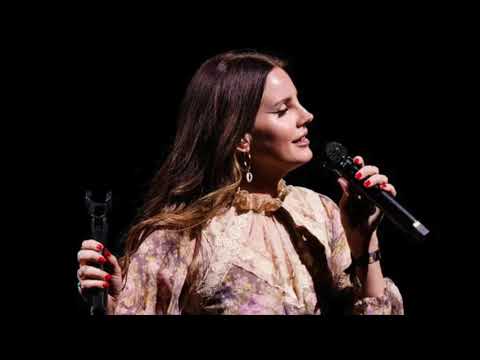 Lana Del Rey - Nectar Of The Gods (Live performance at a small restaurant concept)