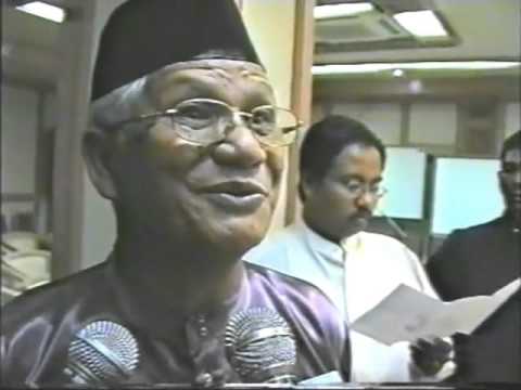 Makam Syeh Maulana Sultan Zainal Abidin Raja XVI Tambusai 20 -21 April 2004 di Kediri Jawa Timur