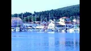 preview picture of video 'Fiskardo, Kefalonia pan of waterfront without comments'