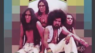 Download lagu AKA GROUP - Di Akhir Bulan Lima mp3