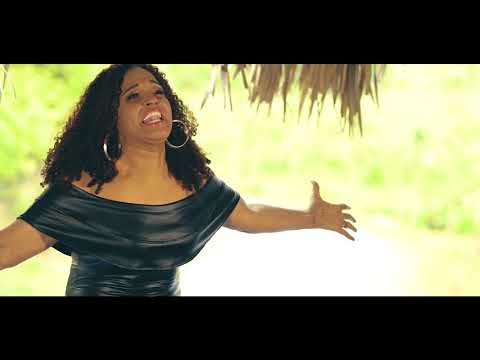 YASMINA PONCE ''La Reina De La Bachata''  (POPURRI DE BACHATA 2.0)