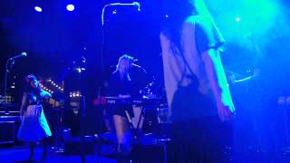***Austra-Shoot the water-live @ Trabendo Paris- juin 2012.MP4