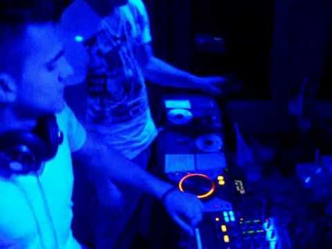 MANUEL ZETA @ LES FOLIES MELZO (OVERMIND-STAFF JACK)/ 11-02-12