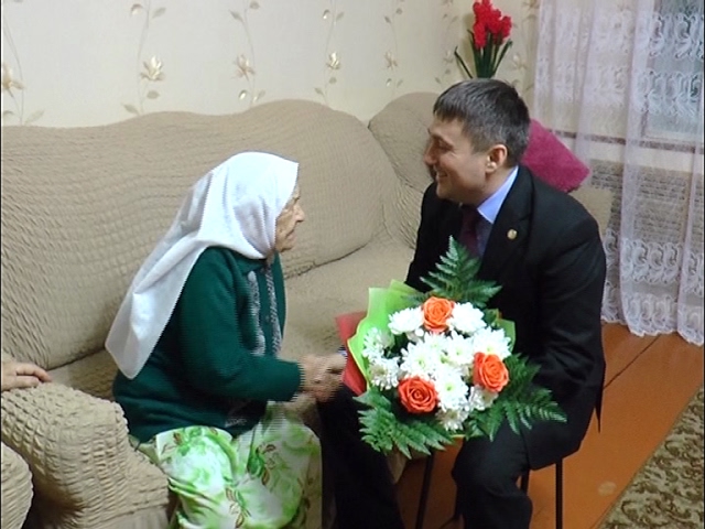 16 внуков, 27 правнуков и 4 праправнука, а ей только 100