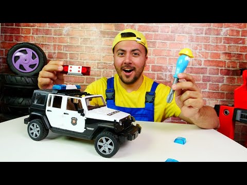 Çocuklar için tamircilik oyunu. Oyuncak polis arabası bozuldu. Eyvah kırıldı.