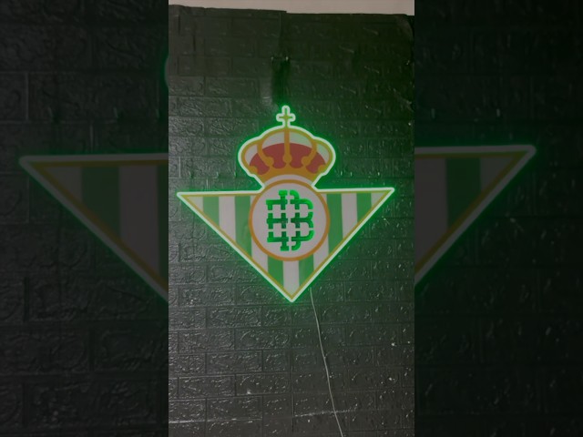 Vídeo relacionado con BUYLUX Cuadro Escudo Betis Pared Madera - Decoracion Habitacion, Hogar Moderno - Regalos Originales para Hombre, Niño - Cuadros Decoracion Salon Modernos - Poster Futbol (Betis)