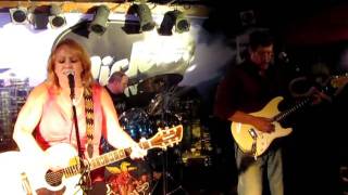 Simpli Lauri singing Dreams by Fleetwood Mac