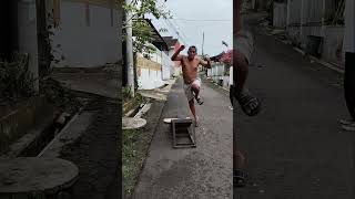 Download lagu berbahaya jangan di tiru kalou mau niru yang gak pske baju gak apa apa #shorts mp3