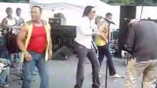 Andy Andy En Vivo- Un Amor / A Quien le Importa